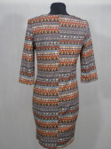 Ołówkowa sukienka w odcieniach brązu z łezką L