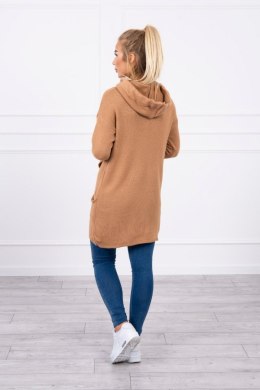 Sweter z kopertowym dołem camelowy