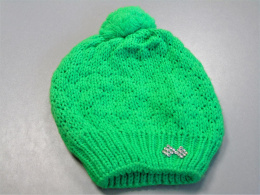 Zielona zimowa czapka z pomponem