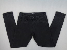 Czarne spodnie jeansowe SINSAY 30