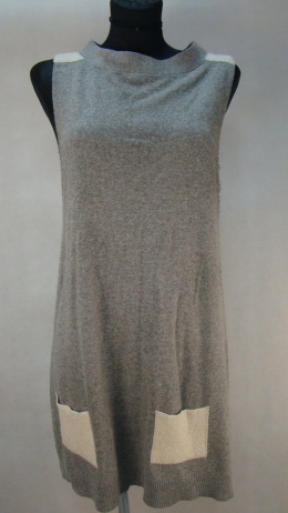 Sweterkowa szara sukienka z kieszeniami