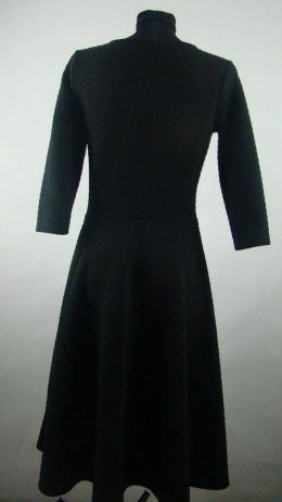 Czarna sukienka z wytłaczanym wzorem S