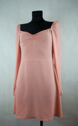 Ciemno różowa sukienka z długim rękawem 38