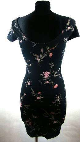 Czarna sukienka w kwiaty XS