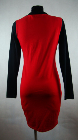 Czerwona dresowa sukienka z nadrukiem M