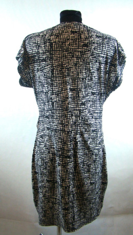 Biało-czarna kimonowa sukienka 38
