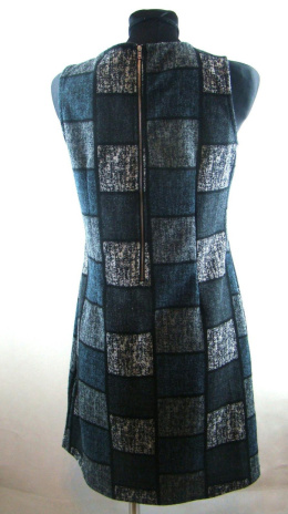 Granatowo-szara sukienka w kwadraty 38