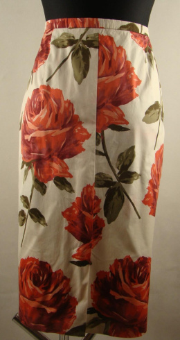 Biała spódnica w róże 42
