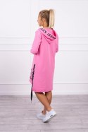 Sukienka z kapturem i nadrukiem jasno różowa